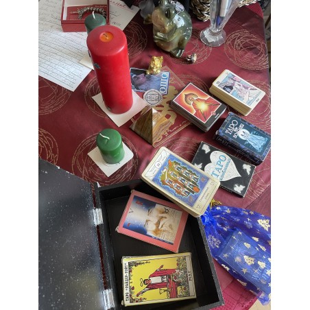 Tarot-kortit ennustavat