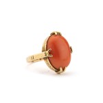 Ring with coral, 500 gold